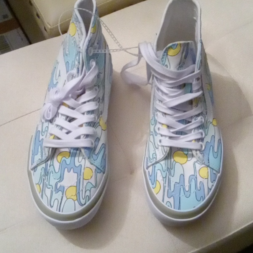 BRAND NEW Platform Vans